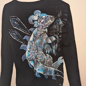 Gap Black Painted Look Of Animal On The Back Of The Shirt Size XS